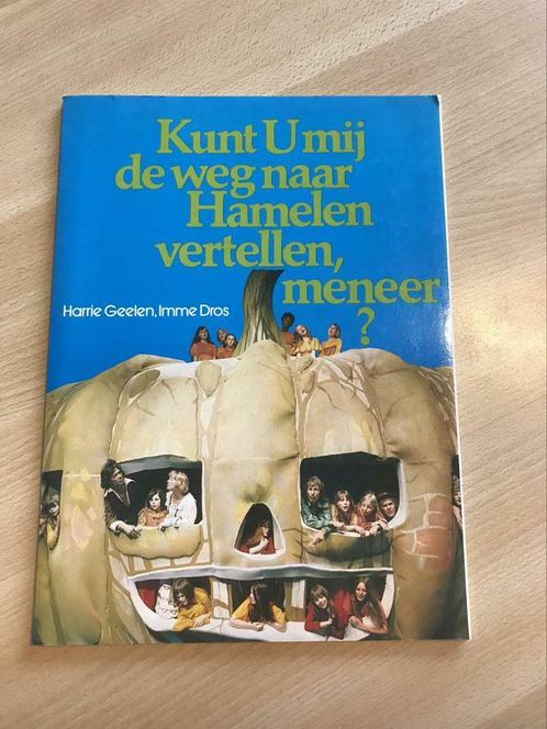 Boek “Kunt u mij de weg naar Hamelen vertellen, meneer” 1975, Livres, Cinéma, Tv & Médias, Enlèvement ou Envoi