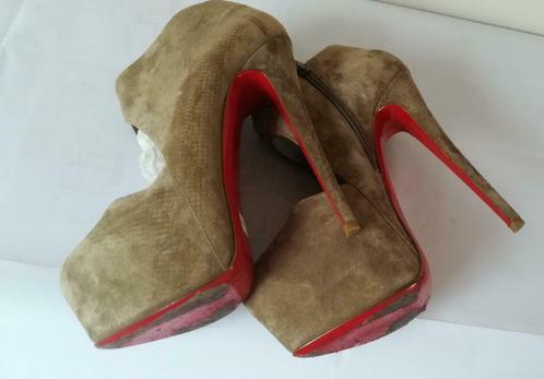 585B* Christian LOUBOUTIN boots authentiques (38), Vêtements | Femmes, Chaussures, Porté, Boots et Botinnes, Autres couleurs, Envoi