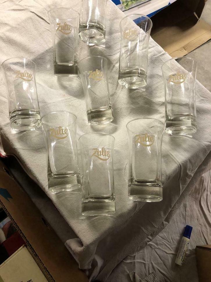 8 zulte glazen, Verzamelen, Glas en Drinkglazen, Ophalen of Verzenden