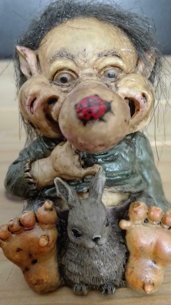 55) Troll en de paashaas, Antiek en Kunst, Kunst | Beelden en Houtsnijwerken, Ophalen of Verzenden