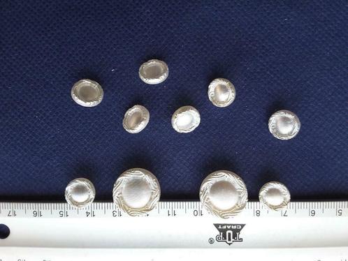 set van 8 witte knopen 11 mm en 2 schacht 18 mm B111828, Hobby en Vrije tijd, Naaien en Fournituren, Nieuw, Knoop of Knopen, Ophalen of Verzenden