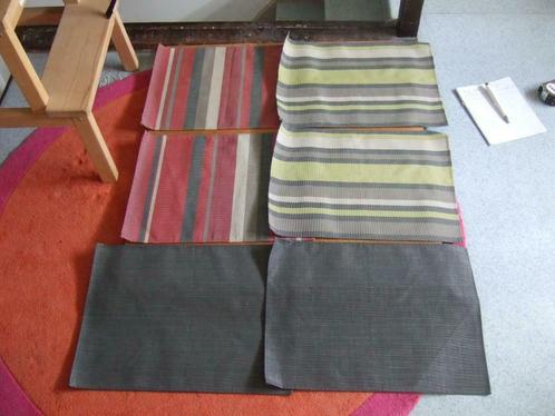 6 set de table rouge vert gris va en machine, Huis en Inrichting, Keuken | Textiel, Zo goed als nieuw, Placemat, Grijs