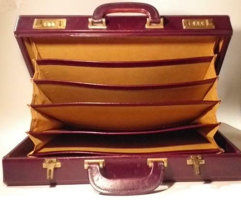 Vintage bruinlederen aktetas - Louise Fontaine, Handtassen en Accessoires, Koffers, Zo goed als nieuw, Leer, Minder dan 50 cm
