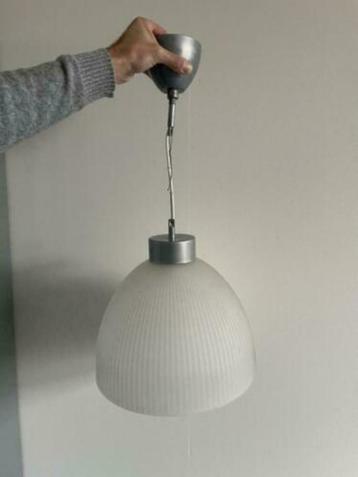 Hanglamp in melkglas