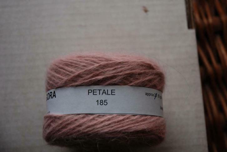 pelote laine angora 80 % , couleur pétale 185 , par 50 grs, Hobby en Vrije tijd, Breien en Haken, Nieuw, Breien, Naald, Verzenden