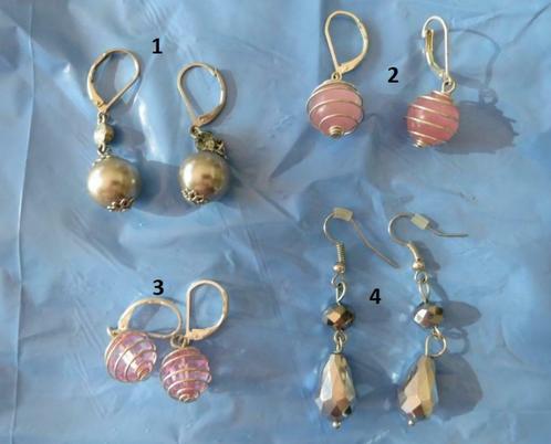 4 verschillende oorbellen - hangers, Handtassen en Accessoires, Oorbellen, Gebruikt, Hangers, Ophalen of Verzenden