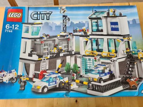 Lego City : Le poste de police 7744, Enfants & Bébés, Jouets | Duplo & Lego, Comme neuf, Lego, Ensemble complet, Enlèvement ou Envoi