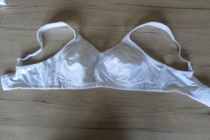 BH Amoena Nora EU 90 A NIEUW, Kleding | Dames, Ondergoed en Lingerie, BH, Wit, Ophalen of Verzenden