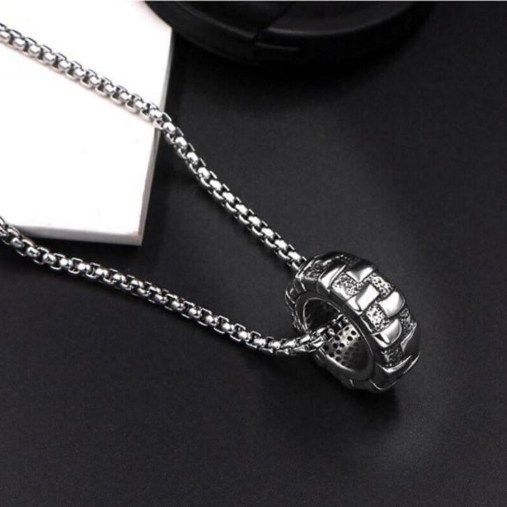 Tractorband hanger met ketting, Handtassen en Accessoires, Kettinghangers, Nieuw, Overige materialen, Zilver, Overige voorstellingen