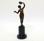 Bronzen beeld "Naakte danseres met tamboerijn" c1900