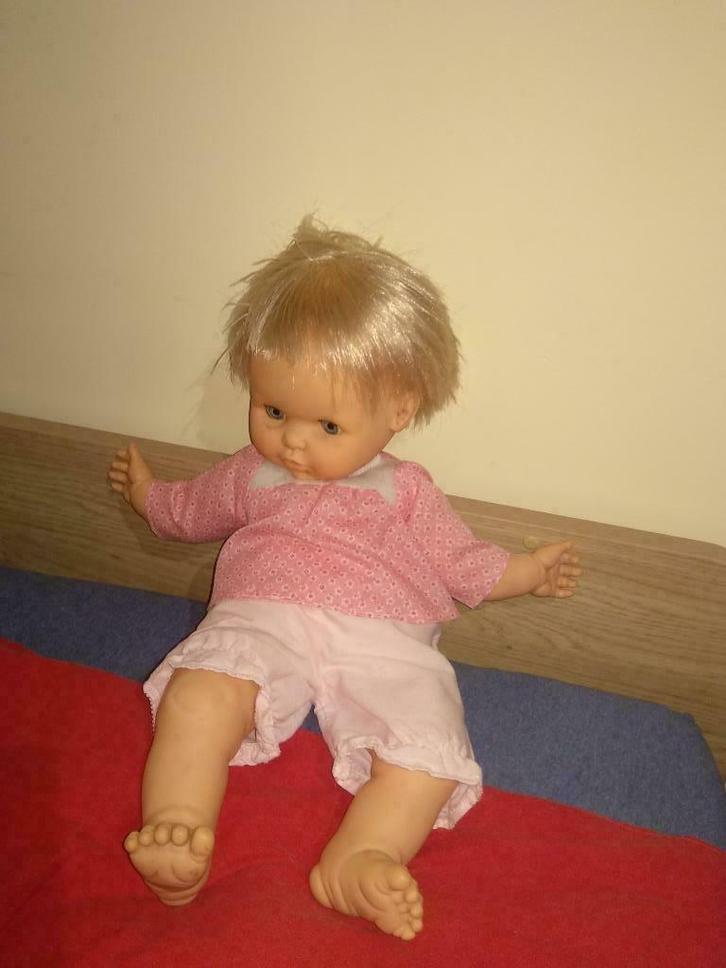 Baby Doll - slapende oogjes, Kinderen en Baby's, Speelgoed | Poppen, Zo goed als nieuw, Babypop, Ophalen of Verzenden