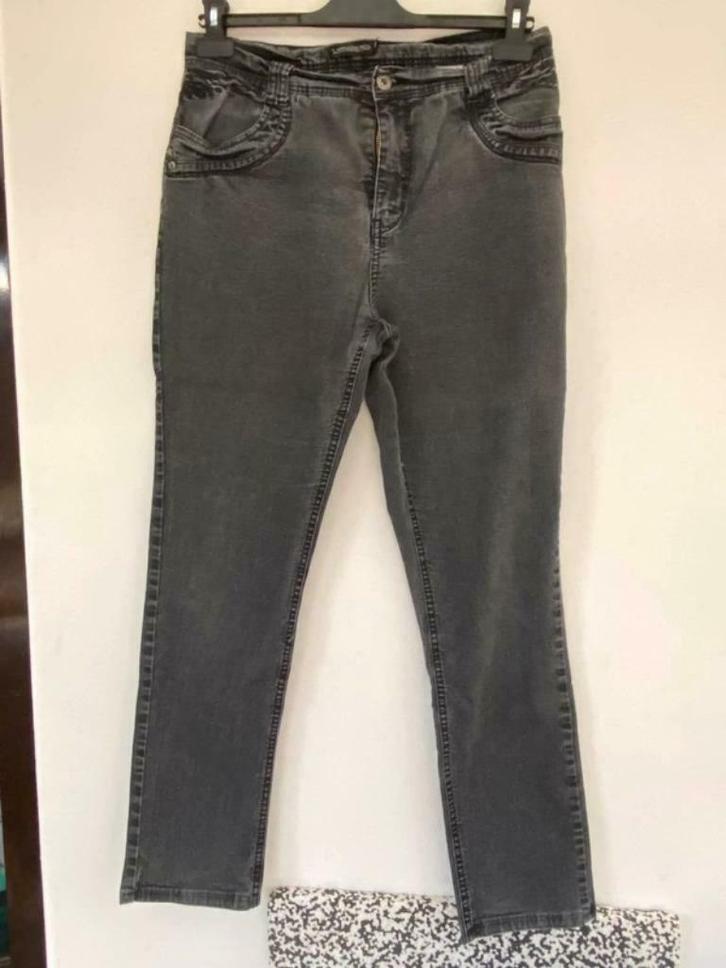 Livingstone zwarte jeansbroek, Kleding | Dames, Broeken en Pantalons, Gedragen, Maat 38/40 (M), Zwart, Lang, Ophalen of Verzenden