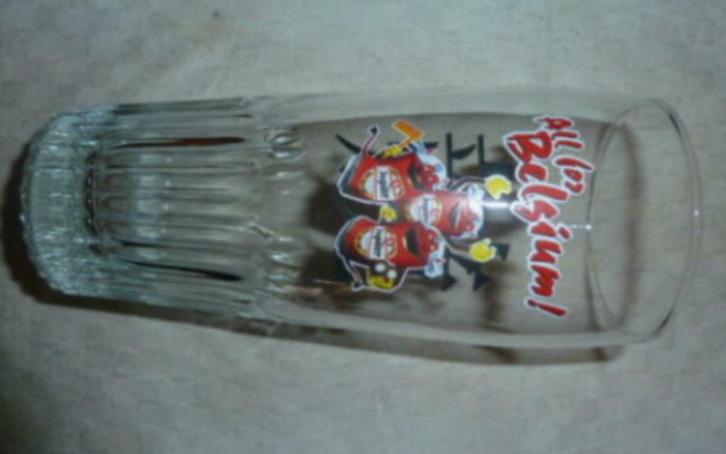 #A bier glas JUPILER ALL FOR BELGIUM ! " 3 dansende blikjes", Verzamelen, Glas en Drinkglazen, Nieuw, Bierglas, Ophalen of Verzenden