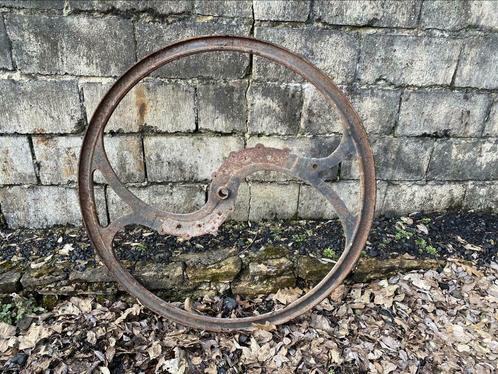 Ancienne roue de hache paille fer (fonte ?), Antiquités & Art, Curiosités & Brocante