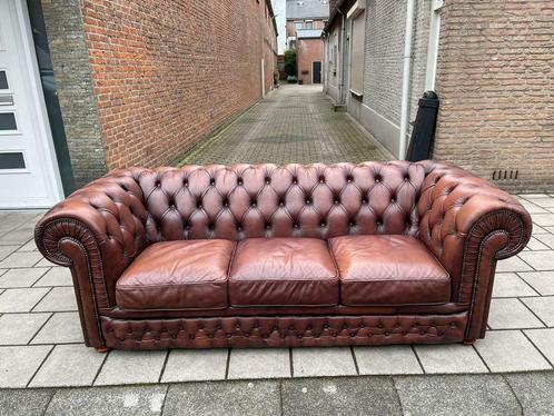 Ruime Chesterfield zetel bruin GRATIS BEZORGD!, Antiek en Kunst, Antiek | Meubels | Stoelen en Sofa's, Ophalen of Verzenden