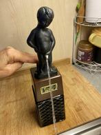 Voormalige manneken-_ pis alcoholdispenser werkt