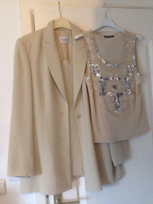 Ensemble jupe veste blouse taille 40 marque TUZZI, Kleding | Dames, Jasjes, Kostuums en Pakken, Zo goed als nieuw