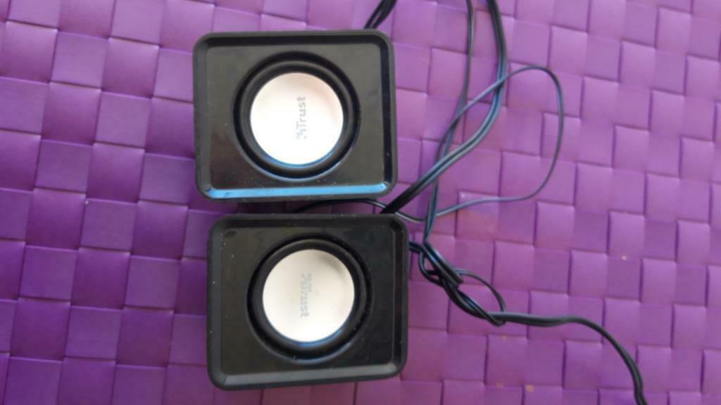 trust luidsprekers=, Informatique & Logiciels, Enceintes Pc, Comme neuf, Enlèvement ou Envoi