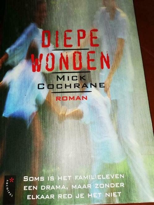 Diepe wonden, Mick Cochrane, roman boek goede staat, Boeken, Romans, Zo goed als nieuw, Nederland, Ophalen of Verzenden