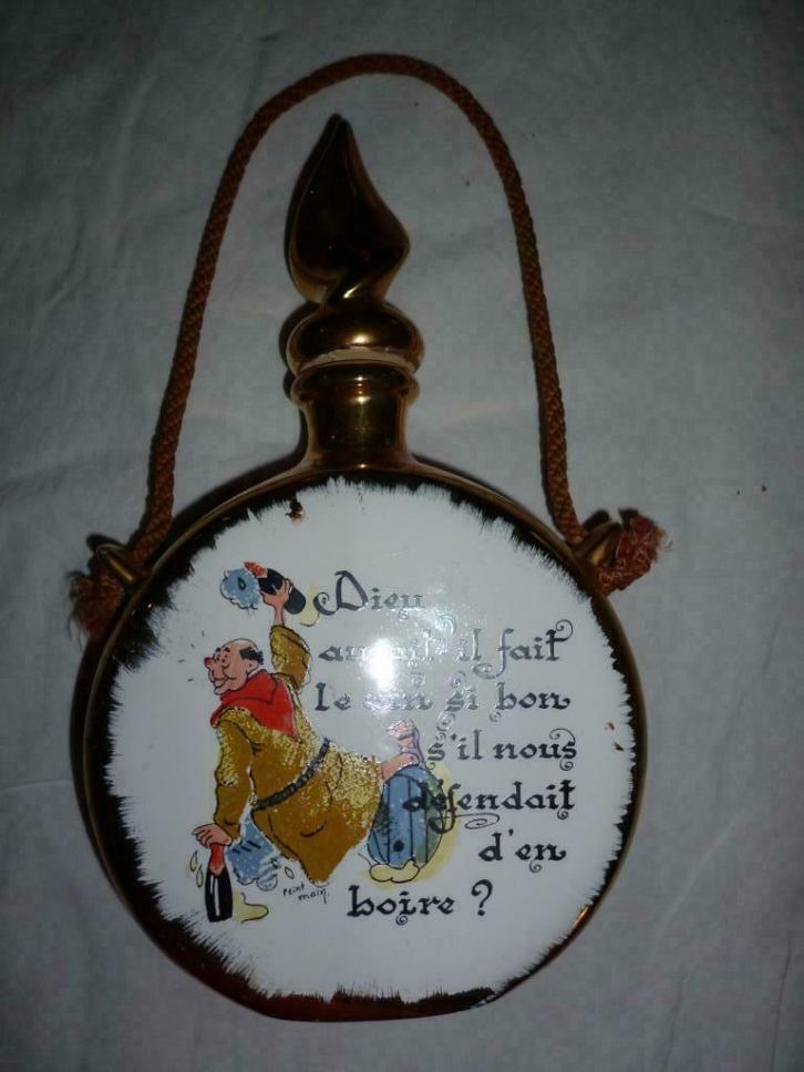 Oude fles drinkfles voor alcohol fles in faïence met tekst, Verzamelen, Wijnen, Zo goed als nieuw, Ophalen of Verzenden