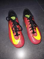 rode voetbalschoenen - Nike Mercurial - maat 35, Comme neuf, Garçon ou Fille, Enlèvement, Chaussures de sport