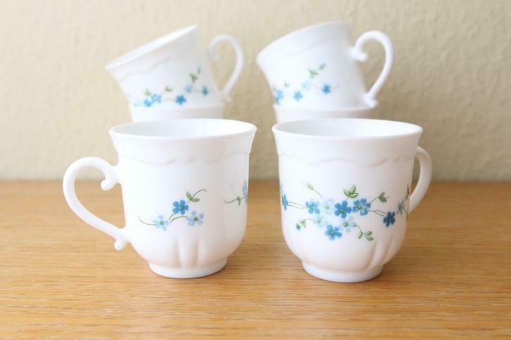 Petites tasses Veronica Arcopal / myosotis bleus, Huis en Inrichting, Keuken | Servies, Zo goed als nieuw, Kop(pen) en/of Schotel(s)