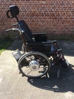 Manuele rolstoel met hulpmotor in de wielen