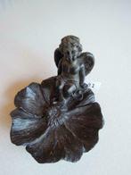 statue ange sur une fleur composite noir, Enlèvement ou Envoi