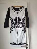 Nieuwe witte en zwarte jurk met T36 pailletten, Nieuw, Almatrichi, Ophalen of Verzenden, Wit