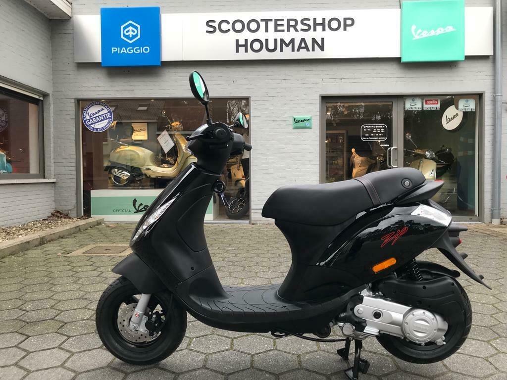 ② Piaggio Zip 25km/u E5 Nero Lucido (003098) — Scooters | Piaggio — 2dehands