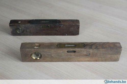 Twee antieke houten waterpassen, Antiquités & Art, Antiquités | Outils & Instruments, Enlèvement ou Envoi