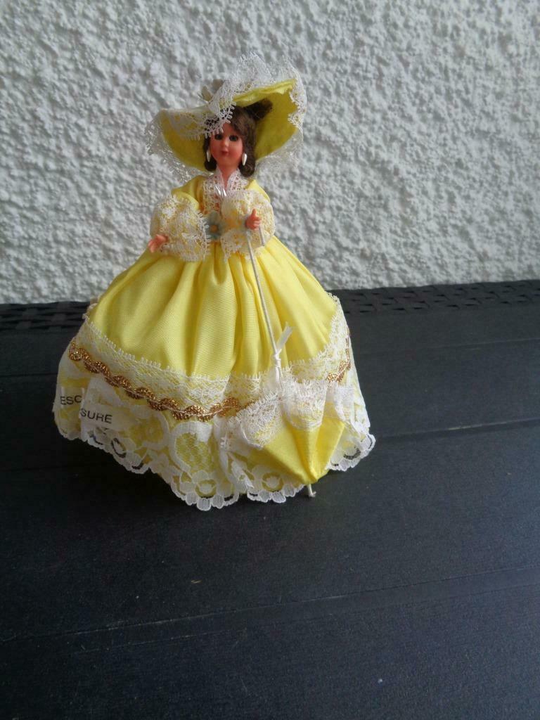 Ancienne poupée folklorique. "ESCH-S-SURE", Collections, Poupées, Utilisé, Poupée, Enlèvement ou Envoi