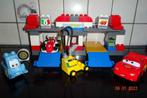 LEGO Duplo Cars 2 De Pit Stop LEuk speelset van cars!, Kinderen en Baby's, Speelgoed | Duplo en Lego, Ophalen of Verzenden, Duplo