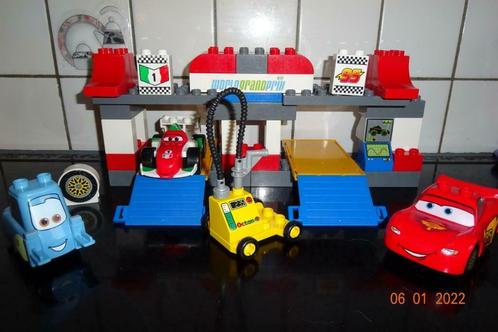LEGO Duplo Cars 2 De Pit Stop LEuk speelset van cars!, Kinderen en Baby's, Speelgoed | Duplo en Lego, Duplo, Ophalen of Verzenden