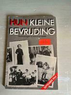 Hun kleine bevrijding. Herinneringen in woord en beeld., Boeken, Van Roey en Van Hee, Ophalen of Verzenden, Algemeen, Tweede Wereldoorlog