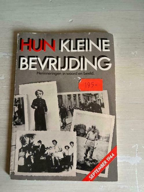 Hun kleine bevrijding. Herinneringen in woord en beeld., Boeken, Oorlog en Militair, Gelezen, Algemeen, Tweede Wereldoorlog, Ophalen of Verzenden