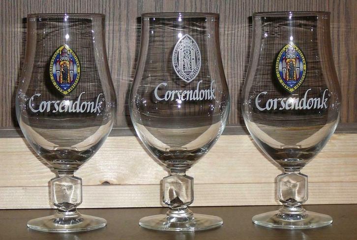 3 glazen  CORSENDONK   (m)(doos 2), Verzamelen, Glas en Drinkglazen, Ophalen of Verzenden