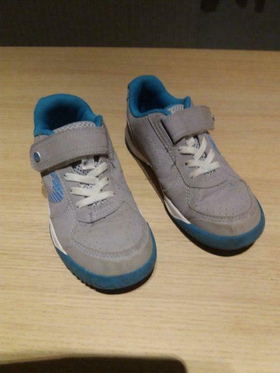 lichtgrijze schoenen Artengo - maat 30, Kinderen en Baby's, Kinderkleding | Schoenen en Sokken, Gebruikt, Schoenen, Jongen, Ophalen