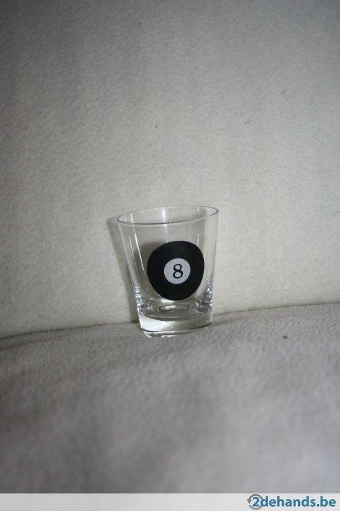 Glaasje met nummer  8  - (2 stuks beschikbaar) €1 per stuk, Huis en Inrichting, Keuken | Servies, Gebruikt, Glas of Glazen, Ophalen of Verzenden