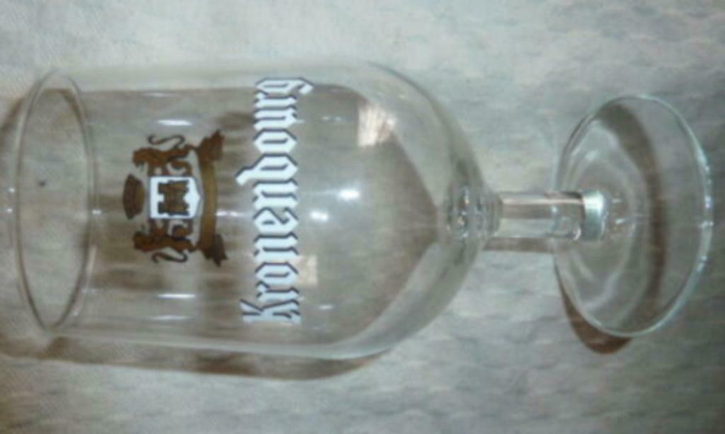 #A bier glas KRONENBOURG op voet 0,25, Ophalen of Verzenden, Nieuw, Bierglas