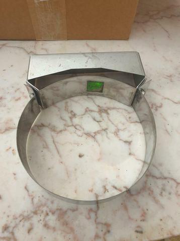 4 brides de fixations pour tube inox de 130mm intérieur., Enlèvement, Comme neuf, Autres types, Inox