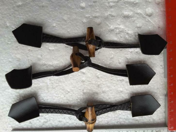 brandebourg imitation cuir noir avec bûchette bois 3,5 cm, Hobby & Loisirs créatifs, Couture & Fournitures, Neuf, Enlèvement ou Envoi