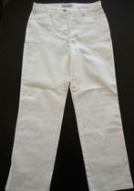 Witte lange broek van BRAX SPORT. - D 38