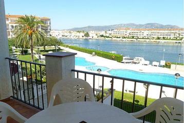 Appartement Empuriabrava Lago met zwembad ,tuin en garage