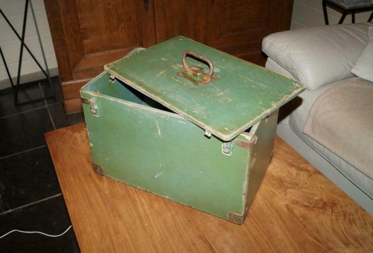 kleine oude groene legerkoffer met los deksel L 45cm, Antiek en Kunst, Curiosa en Brocante, Ophalen of Verzenden