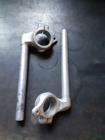 2 clipons  beschikbaar voor biedingen