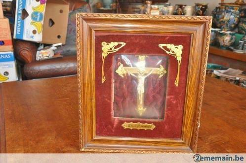 § crucifix cadre art nouveau "vintage", Antiquités & Art, Antiquités | Objets religieux, Enlèvement ou Envoi