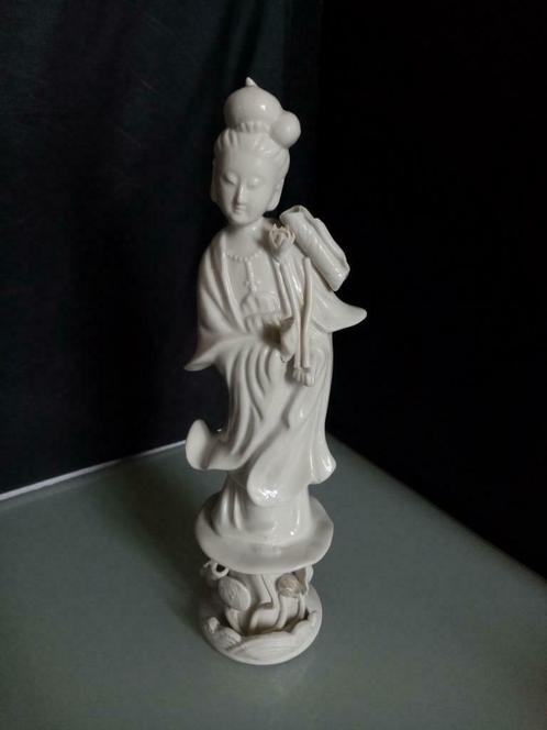 Figure chinoise Guanyin    porcelaine    Chine 1970  (27cm), Antiquités & Art, Antiquités | Porcelaine, Enlèvement ou Envoi