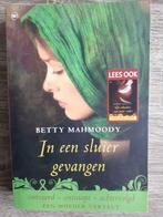 Betty Mahmoody / In een sluier  gevangen, Boeken, Zo goed als nieuw, Ophalen