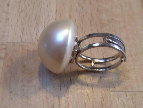 Ring jaren 1990 met grote synthetische parel, Handtassen en Accessoires, Ringen, Zo goed als nieuw, Dame, Kleiner dan 17, Overige kleuren
